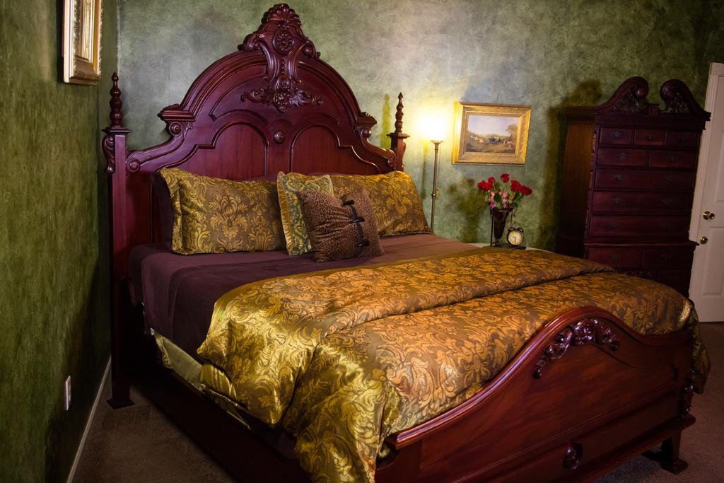 Mosheim Mansion Bed & Breakfast Seguin Room photo