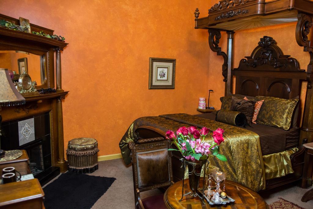 Mosheim Mansion Bed & Breakfast Seguin Room photo