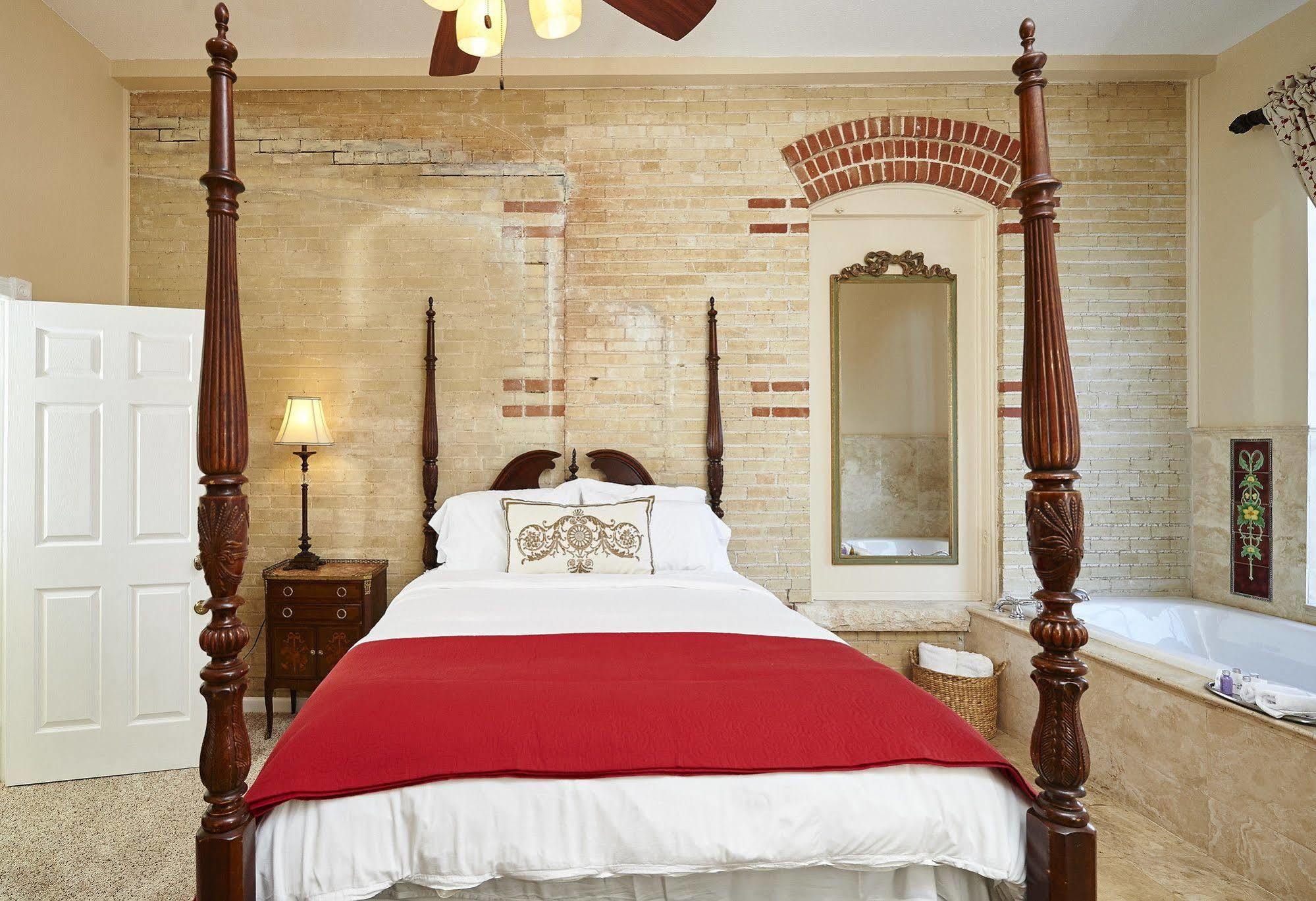 Mosheim Mansion Bed & Breakfast Seguin Exterior photo